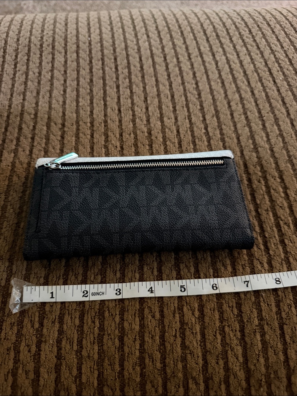 Michael Kors White and Black Continental Flap Wallet - Picture 4 of 6